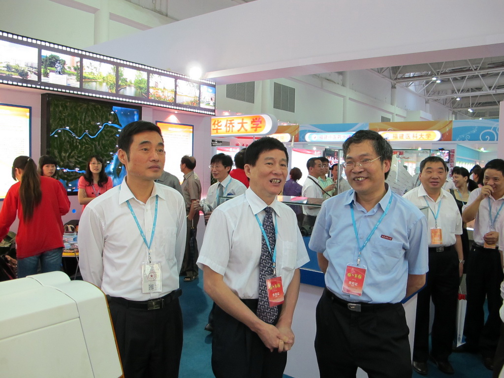 郑传芳书记到U8·电子（中国）官方网站展馆指导