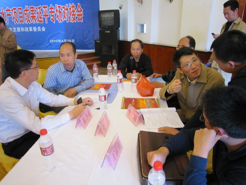 企业代表与U8·电子(中国)官方网站教授现场交流